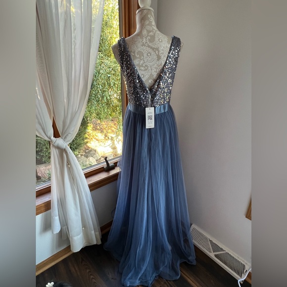 STUNNING Periwinkle Blue High Low Hem Sequin Evening Dress BRAND NEW Size 18 - Picture 3 of 5